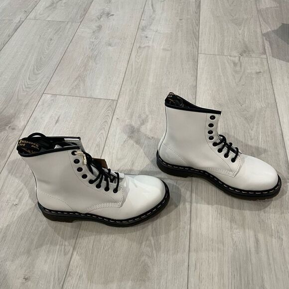 Dr Martens Doc's 1460 8-eyelet Soft
White Leather Boots size 8 - Picture 2 of 6